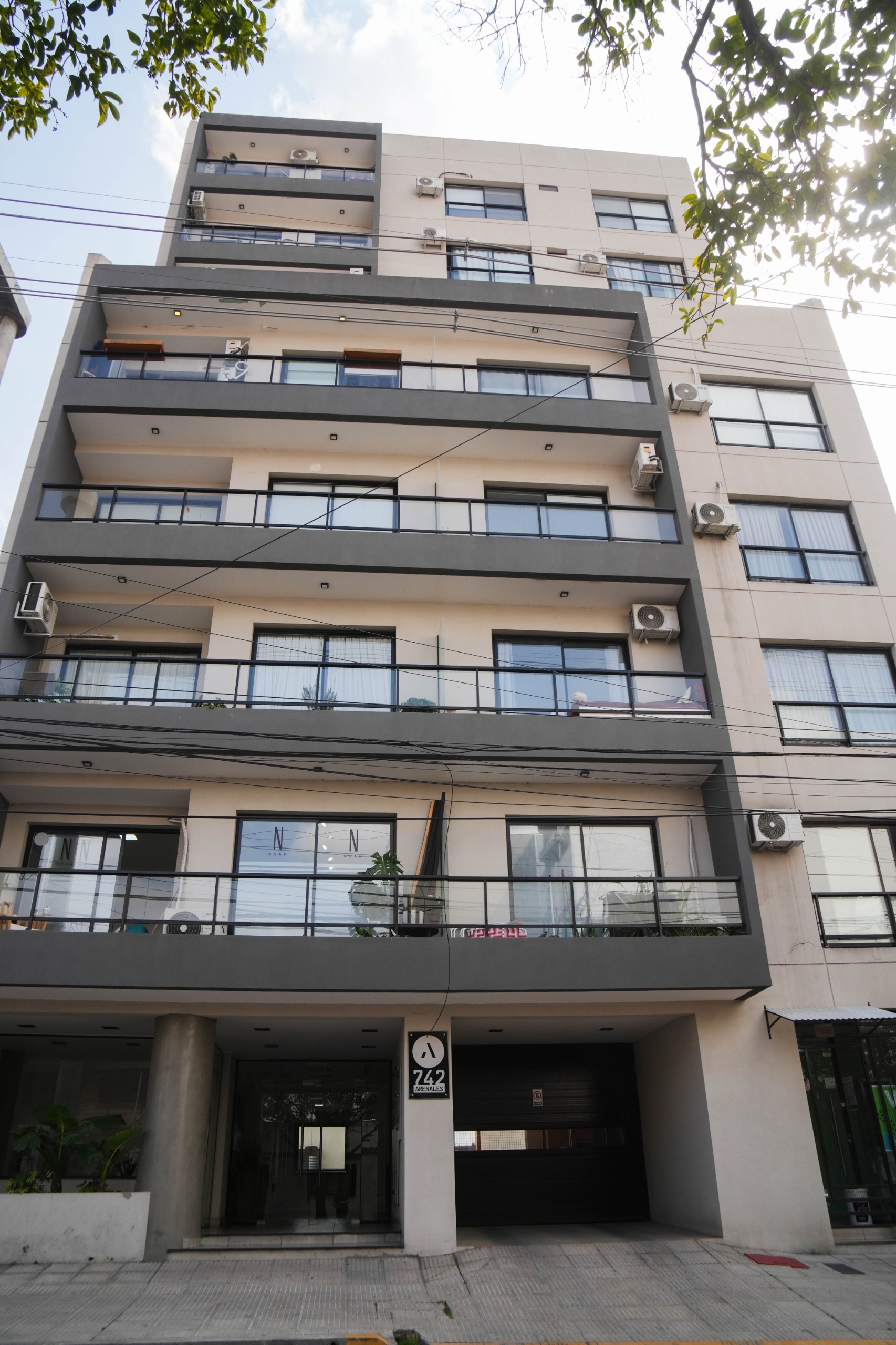 Arenales 742