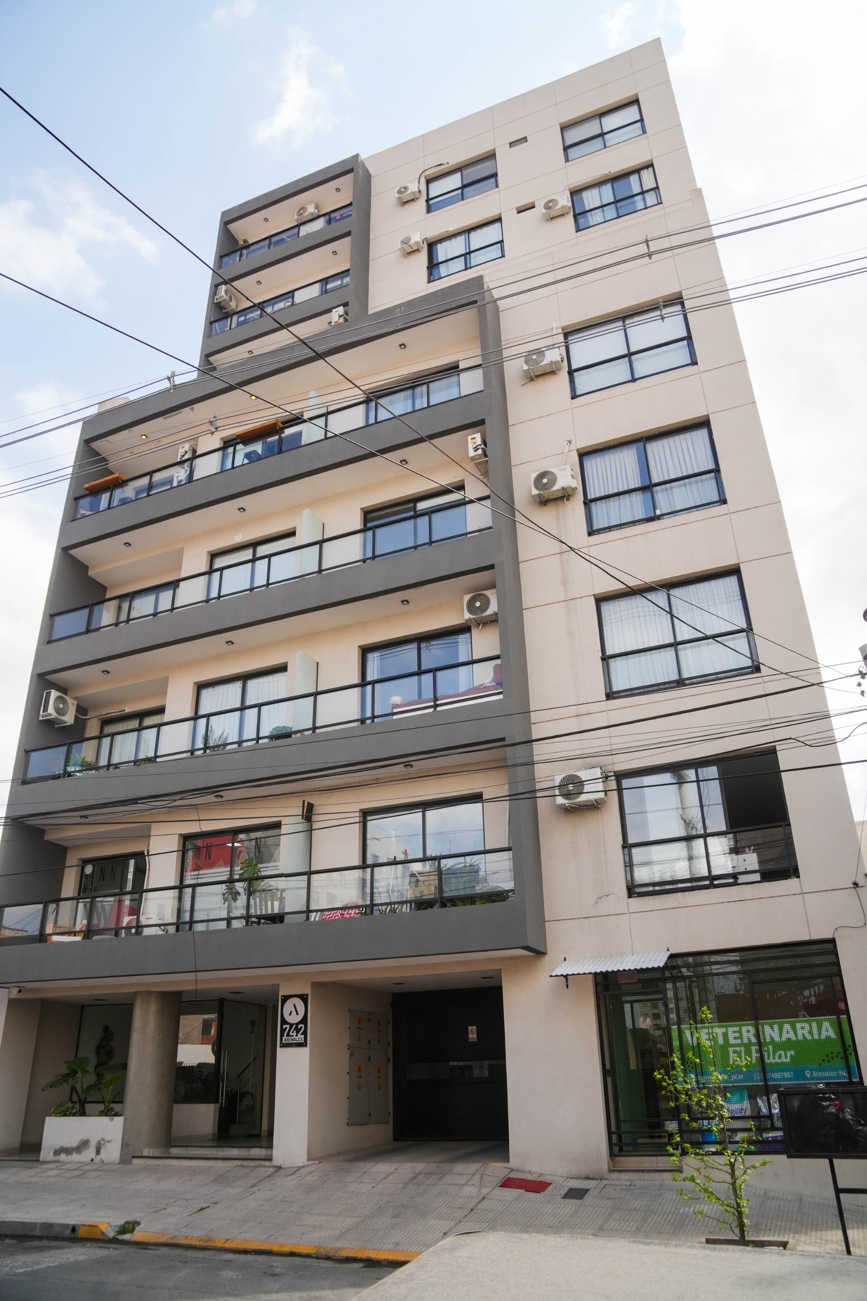 Arenales 742